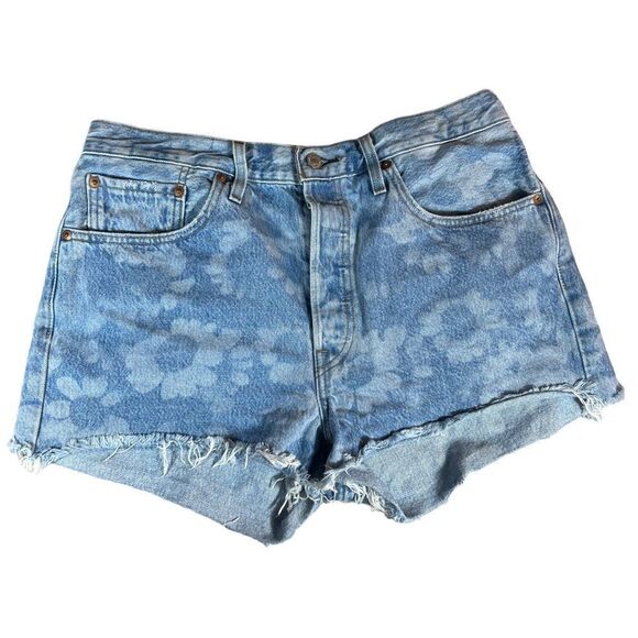 Rare! Levi’s Daisy Bleach Dyed Denim Cut Off Shorts - Picture 2 of 8